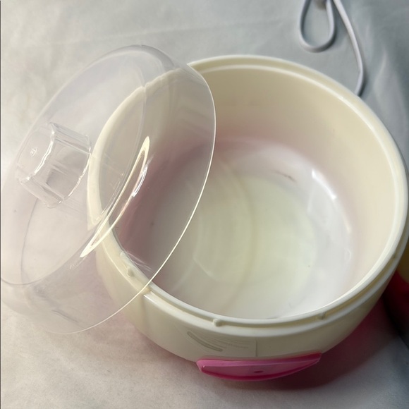 White and Pink Yogurt Maker with lid and instruction manual - Picture 3 of 9